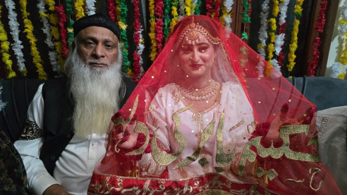 پہلے پیار ہوا اور پھر نکاح کیا، 60 سالہ حکیم نے اپنی محبت کی داستان سنادی