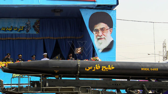 ائیر کرافٹ کیریئر سے زیادہ خطرناک وہ ہتھیار ہے جو اسے سمندر میں غرق کرسکتا ہے: آیت اللہ خامنہ ای