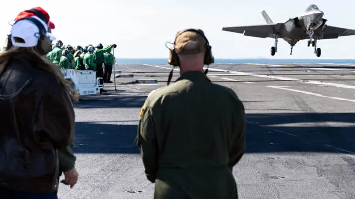 صدر ڈونلڈ ٹرمپ ہماری افواج اور شہریوں کو خطرے  میں ڈال رہے ہیں، امریکی سینیٹرز