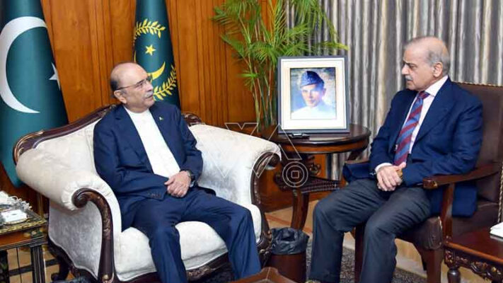 وزیراعظم کی صدر مملکت سے ملاقات، خطے کی بدلتی صورتحال پر مشاورت