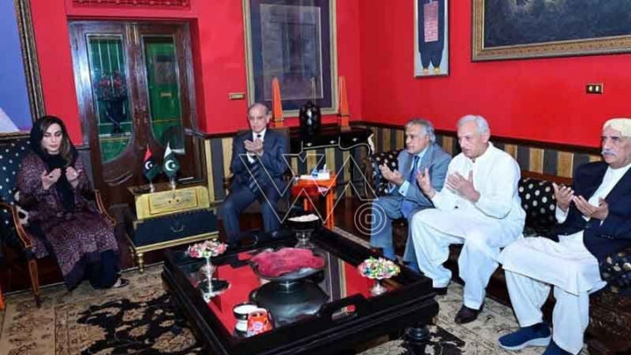 وزیراعظم کا دورہ کراچی، ایم کیوایم کے وفد سے ملاقات، شیریں رحمان سے بیٹی کے انتقال پر تعزیت