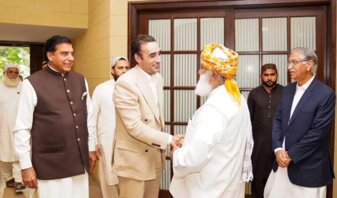 بلاول بھٹو اور مولانا فضل الرحمان کا سیاسی امور پر مشاورت جاری رکھنے پر اتفاق