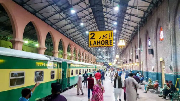 ریلوے مسافروں کیلئے خوشخبری، حکومت کا ڈیزل کی قیمت میں اضافے کا اثر خود برداشت کرنے کا فیصلہ