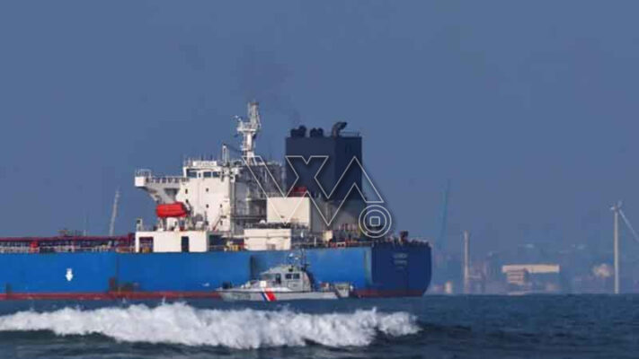 صومالیہ کے قریب بحری قزاقوں کا آئل ٹینکر پر حملہ ، 11 رکنی پاکستانی عملے کی بازیابی کیلئے کوششیں تیز کر دی گئیں