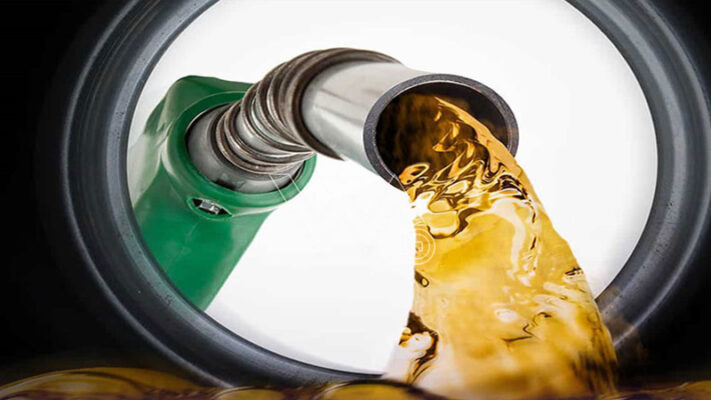 حکومت نے پیٹرول اور ڈیزل کی قیمتوں میں معمولی کمی کر دی