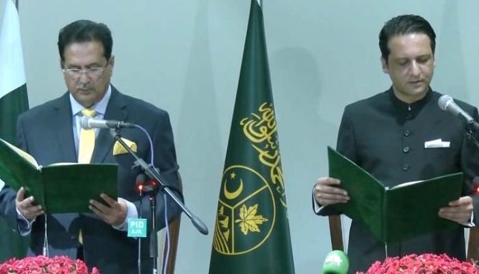 بیرسٹر افتخار گیلانی آزاد کشمیر کے 17ویں وزیراعظم منتخب، عہدے کا حلف اٹھالیا