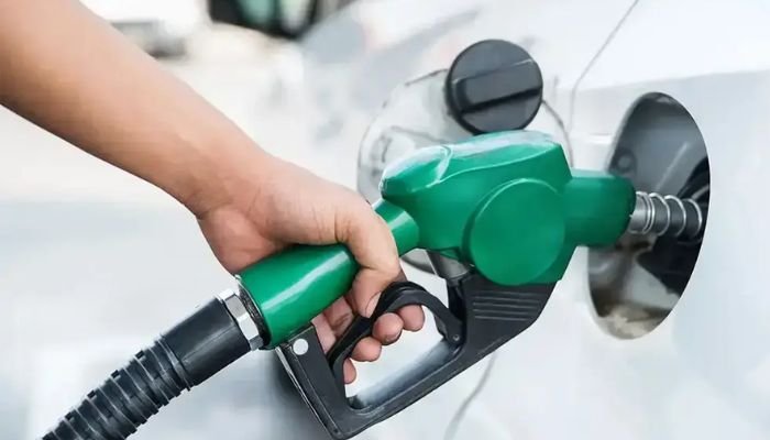 پیٹرولیم مصنوعات کی قیمتوں میں ایک بار پھر بڑا اضافہ