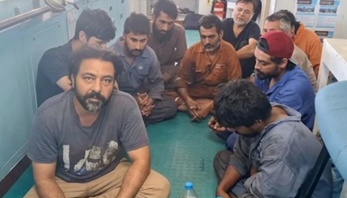 صومالیہ میں یرغمال جہاز کیلیے آپریشن، قزاقوں کی فائرنگ سے 3 پاکستانیوں سمیت 5 جاں بحق