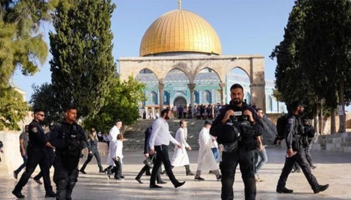 اسرائیلی فورسز کی آشیرباد میں 150 سے زائد یہودی آبادکار مسجد الاقصیٰ میں داخل
