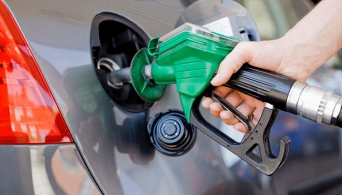 پیٹرول کی قیمت میں 4 روپے 61 پیسے کا اضافہ