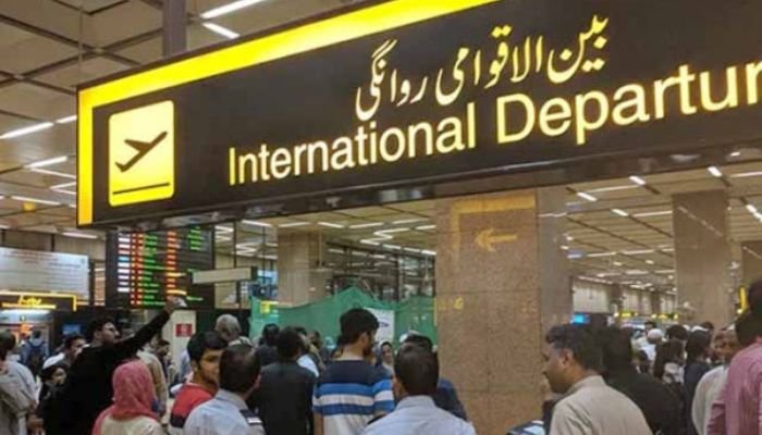پرواز سے آف لوڈنگ جاری؛ مسافروں اور ایف آئی اے میں تلخ کلامی کے واقعات بڑھ گئے