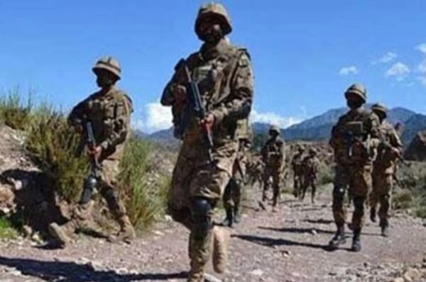 خیبرپختونخوا میں فورسز کی کارروائیاں، 3 اہم سرغنہ سمیت فتنہ الخوارج کے 8 دہشت گرد ہلاک